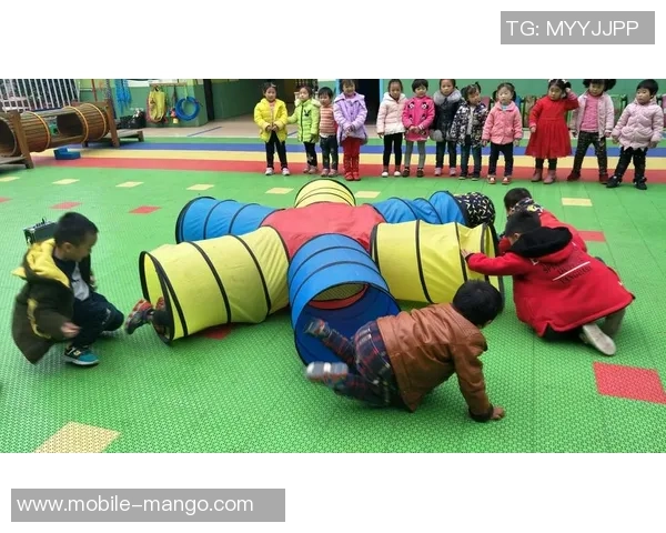 足球的魅力与智慧探讨让我们领略这项运动的独特魅力与精彩瞬间 足球的魅力与智慧探讨让我们领略这项运动的独特魅力与精彩瞬间